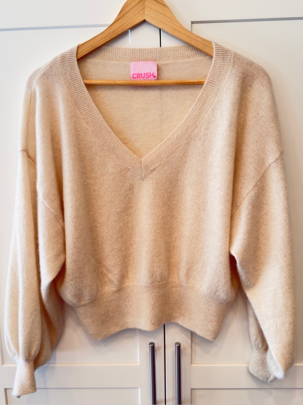 CRUSH 100% Cashmere Balloon Sleeve Neutral V-Neck Sweater Size M